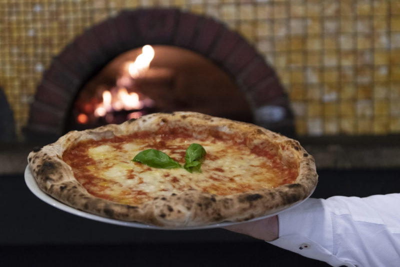 Pizzeria con forno a legna e ristorante al Colosseo di Roma